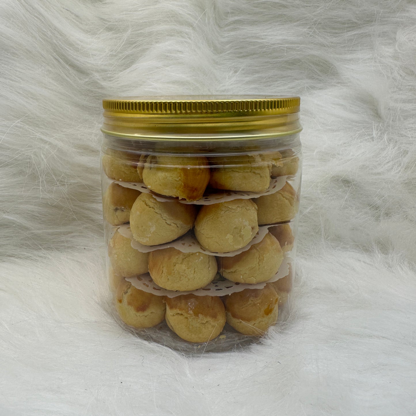 B016 - Vlack Peanut Ball cookie