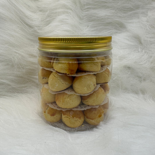 B016 - Vlack Peanut Ball cookie